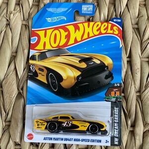 Aston Martin DB4GT High-Speed Edition Hot Wheels AstonMartin Diecast Race Car 🆕